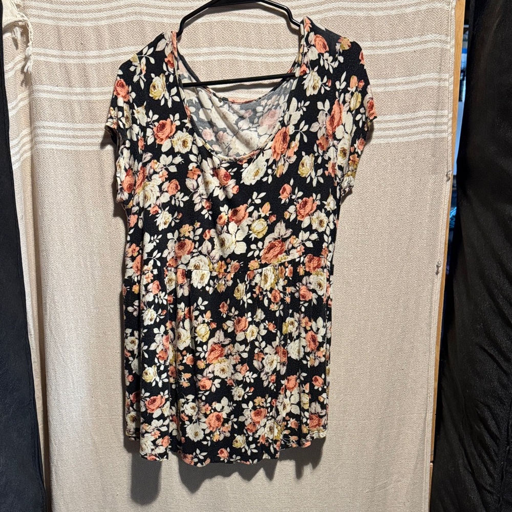 Unbranded Floral V-Neck Short Sleeve Top